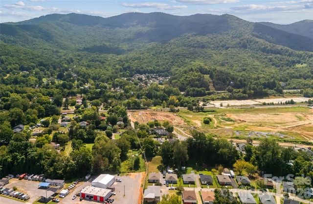 156 Edwards Avenue, Swannanoa, NC 28778