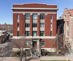 17 W 10th Street 450, Holland City, MI 49423