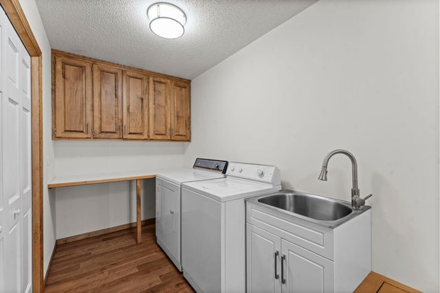 303 Sunflower Court, Vadnais Heights, MN 55127