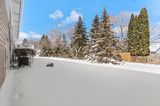 303 Sunflower Court, Vadnais Heights, MN 55127