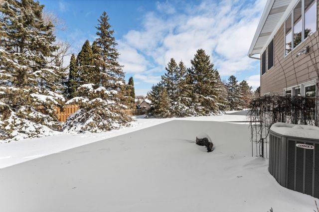 303 Sunflower Court, Vadnais Heights, MN 55127