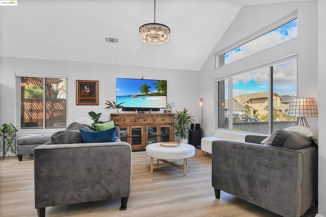 2060 Bowsprit Ct, Discovery Bay, CA 94505