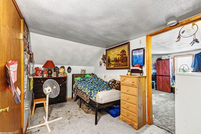 99 E Elmwood Street, Leonard, MI 48367