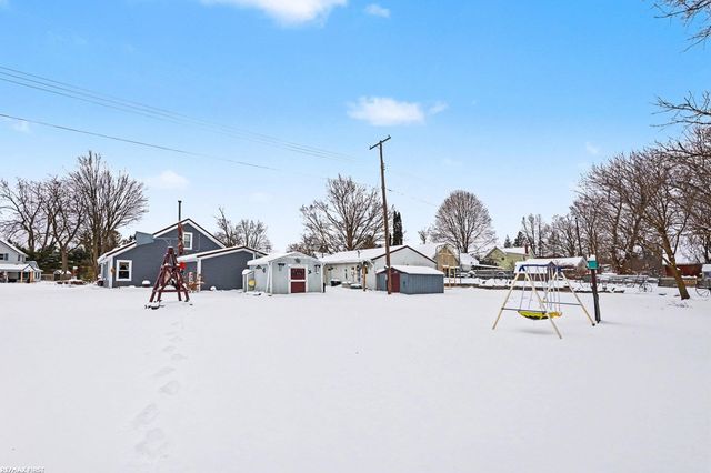 99 E Elmwood Street, Leonard, MI 48367