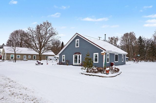 99 E Elmwood Street, Leonard, MI 48367