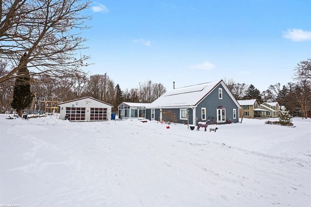 99 E Elmwood Street, Leonard, MI 48367