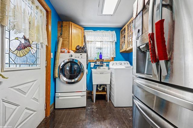 99 E Elmwood Street, Leonard, MI 48367