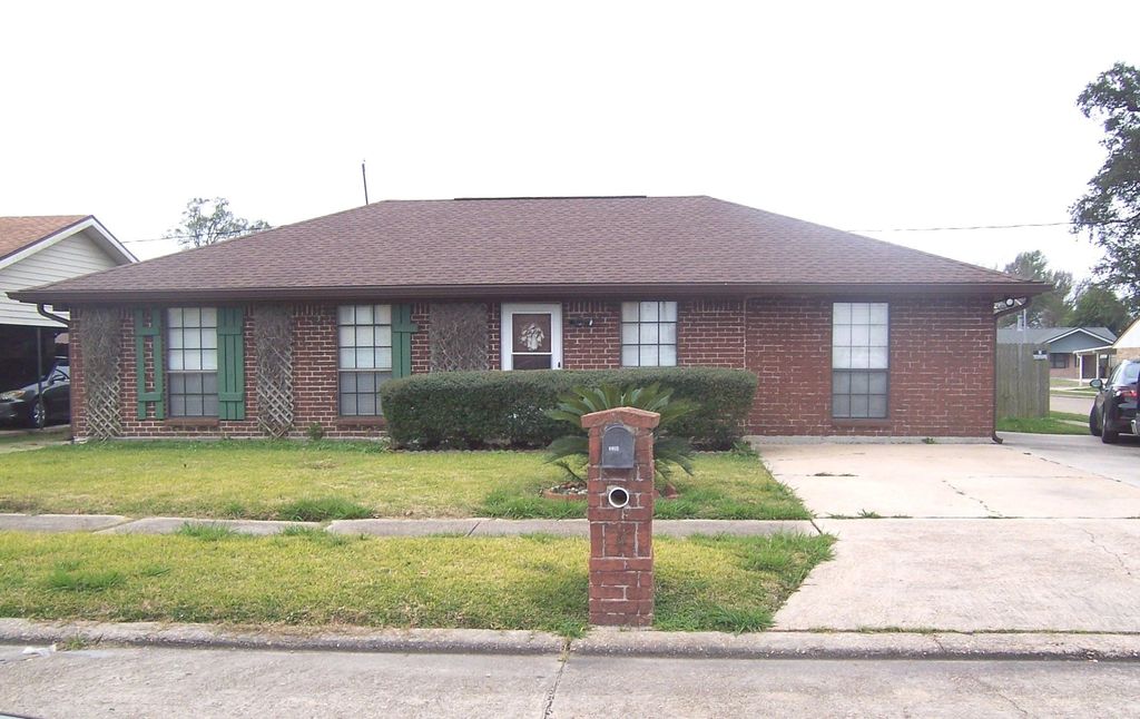 3700 Thomas Dr, Houma, LA 70363