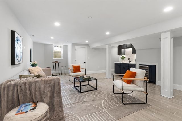 227 Highland Ave 1, Somerville, MA 02143