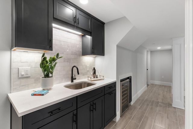 227 Highland Ave 1, Somerville, MA 02143