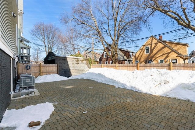 227 Highland Ave 1, Somerville, MA 02143