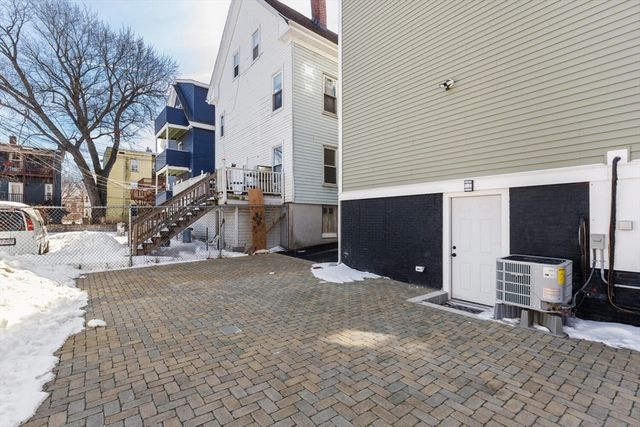 227 Highland Ave 1, Somerville, MA 02143