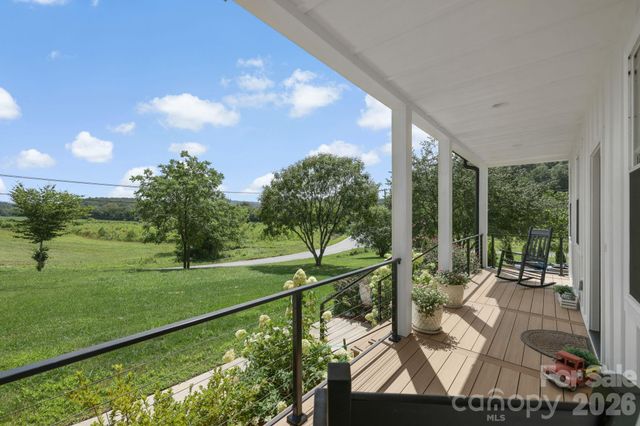 29 Banner Cottages Lane, Mills River, NC 28759