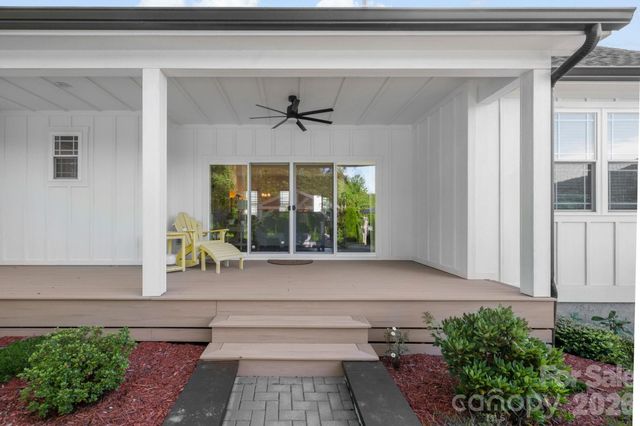 29 Banner Cottages Lane, Mills River, NC 28759