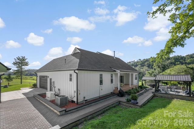 29 Banner Cottages Lane, Mills River, NC 28759