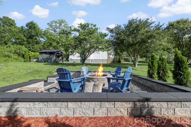 29 Banner Cottages Lane, Mills River, NC 28759