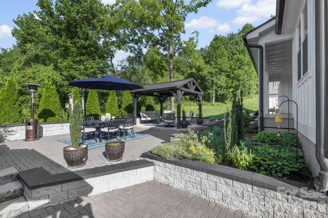 29 Banner Cottages Lane, Mills River, NC 28759