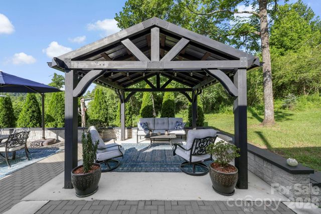 29 Banner Cottages Lane, Mills River, NC 28759