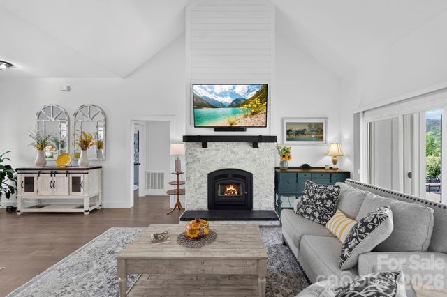 29 Banner Cottages Lane, Mills River, NC 28759