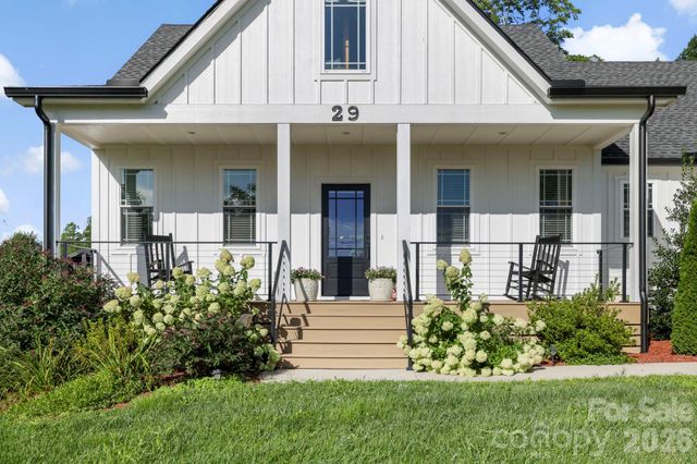 29 Banner Cottages Lane, Mills River, NC 28759