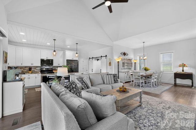 29 Banner Cottages Lane, Mills River, NC 28759