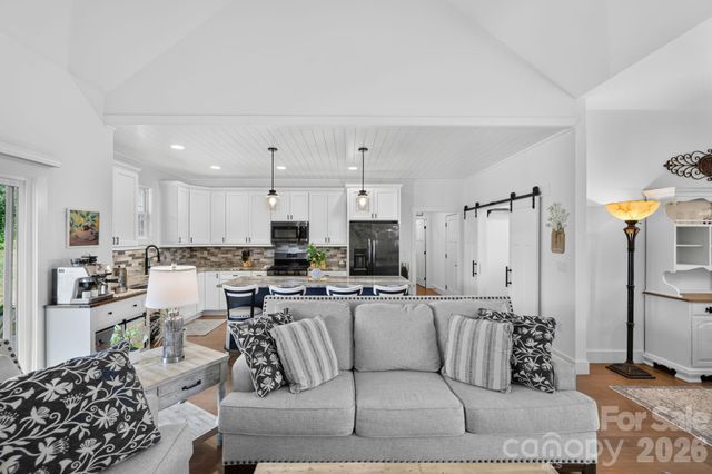29 Banner Cottages Lane, Mills River, NC 28759