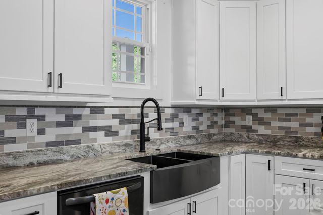 29 Banner Cottages Lane, Mills River, NC 28759