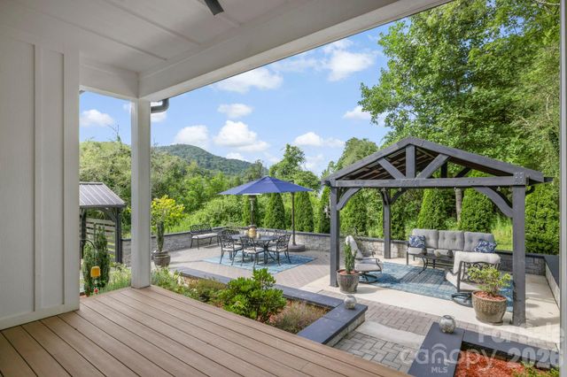 29 Banner Cottages Lane, Mills River, NC 28759