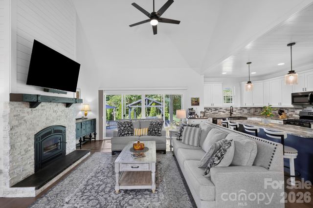 29 Banner Cottages Lane, Mills River, NC 28759