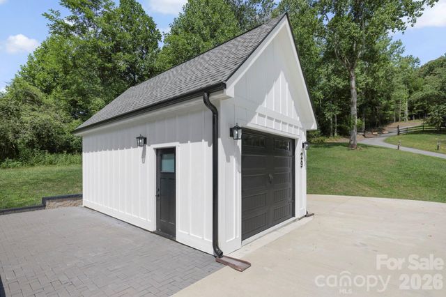 29 Banner Cottages Lane, Mills River, NC 28759