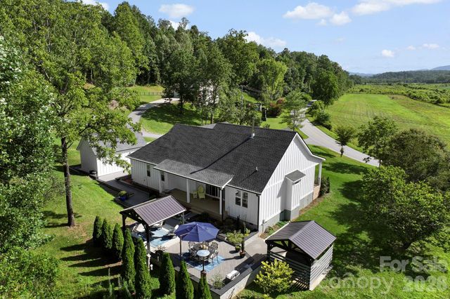 29 Banner Cottages Lane, Mills River, NC 28759