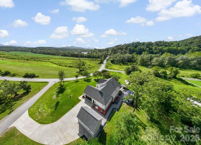 29 Banner Cottages Lane, Mills River, NC 28759