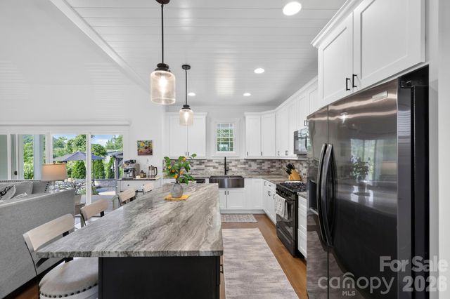 29 Banner Cottages Lane, Mills River, NC 28759