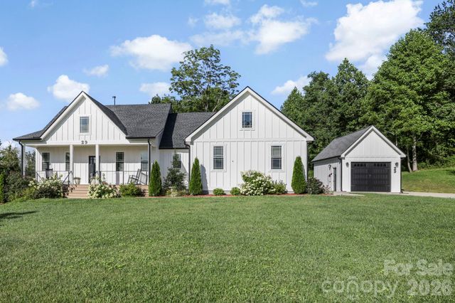29 Banner Cottages Lane, Mills River, NC 28759