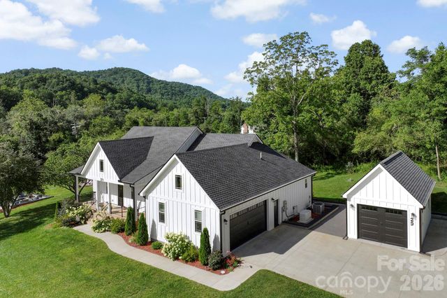 29 Banner Cottages Lane, Mills River, NC 28759