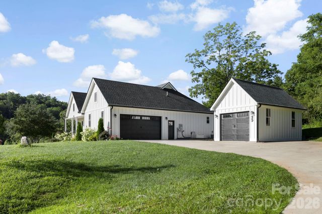 29 Banner Cottages Lane, Mills River, NC 28759