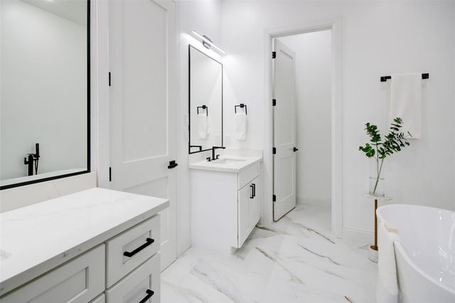 1214 W 24th Street D, Houston, TX 77008