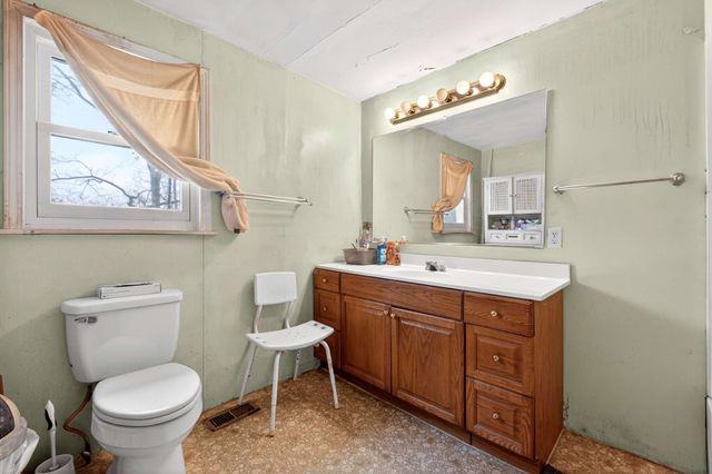 215 Ewing Dr, Nashville, TN 37207