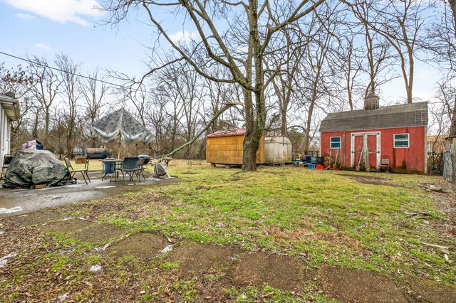 215 Ewing Dr, Nashville, TN 37207