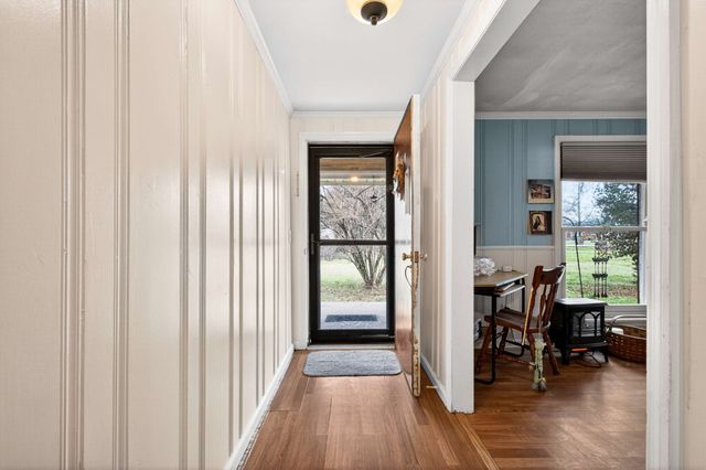 215 Ewing Dr, Nashville, TN 37207