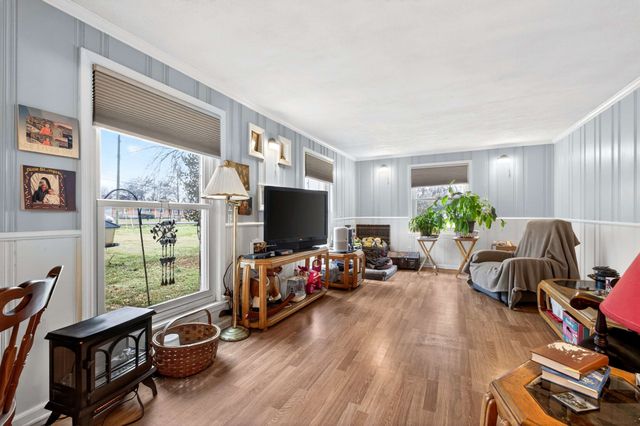 215 Ewing Dr, Nashville, TN 37207