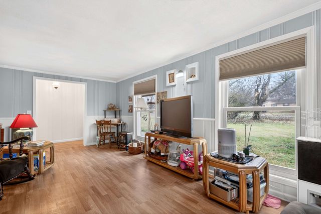 215 Ewing Dr, Nashville, TN 37207