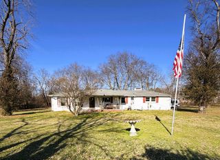 215 Ewing Dr, Nashville, TN 37207