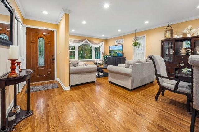 33 Edgar St, Summit City, NJ 07901