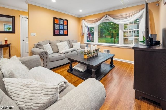 33 Edgar St, Summit City, NJ 07901