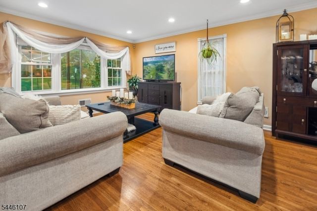 33 Edgar St, Summit City, NJ 07901