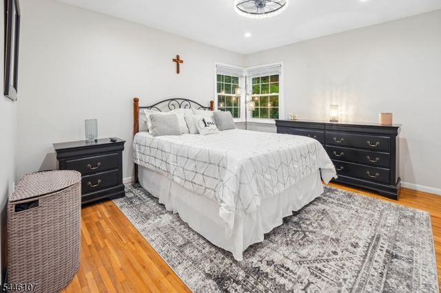 33 Edgar St, Summit City, NJ 07901