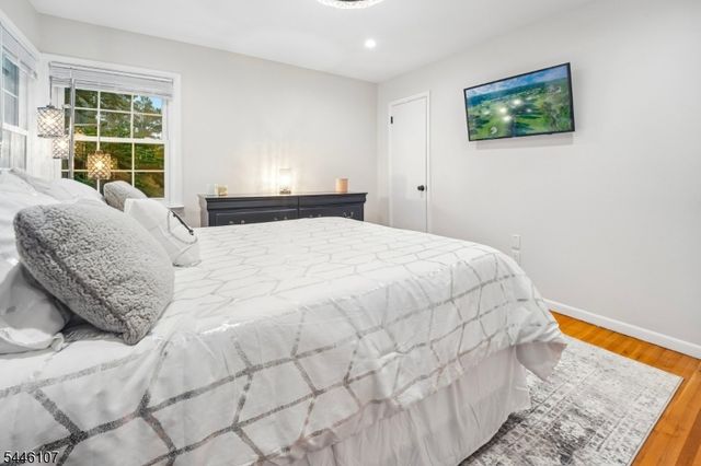 33 Edgar St, Summit City, NJ 07901