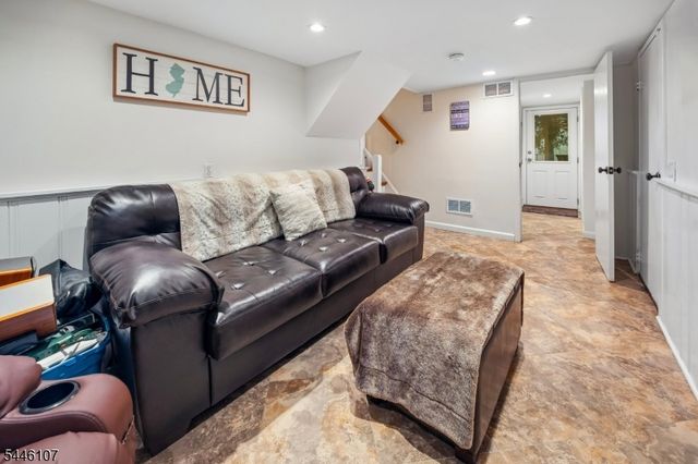33 Edgar St, Summit City, NJ 07901