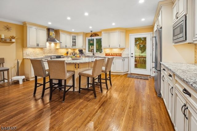 33 Edgar St, Summit City, NJ 07901
